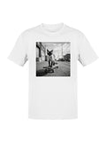 Cat Skater in Urban Landscape Men's T-shirt