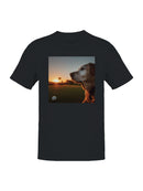 Golden Retriever Golf Sunset Scene Men's T-shirt